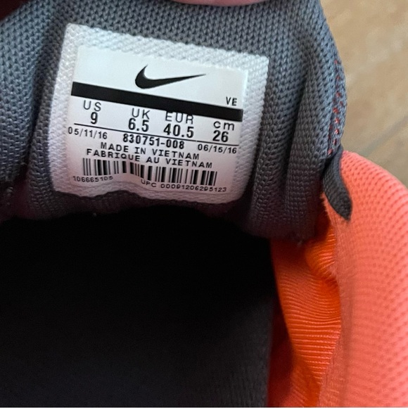 Women’s Nike Athletic Shoes. Excellent Condition! - Picture 7 of 7